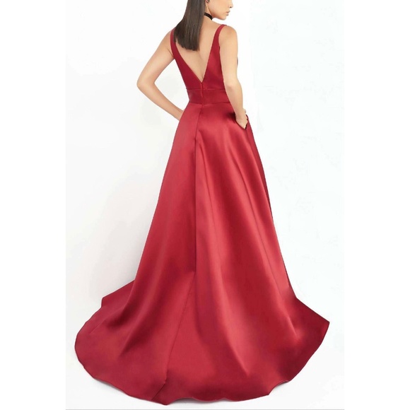 Mac Duggal Ieena 55010 Plunging V-Neck V-Back Gown - Picture 11 of 12